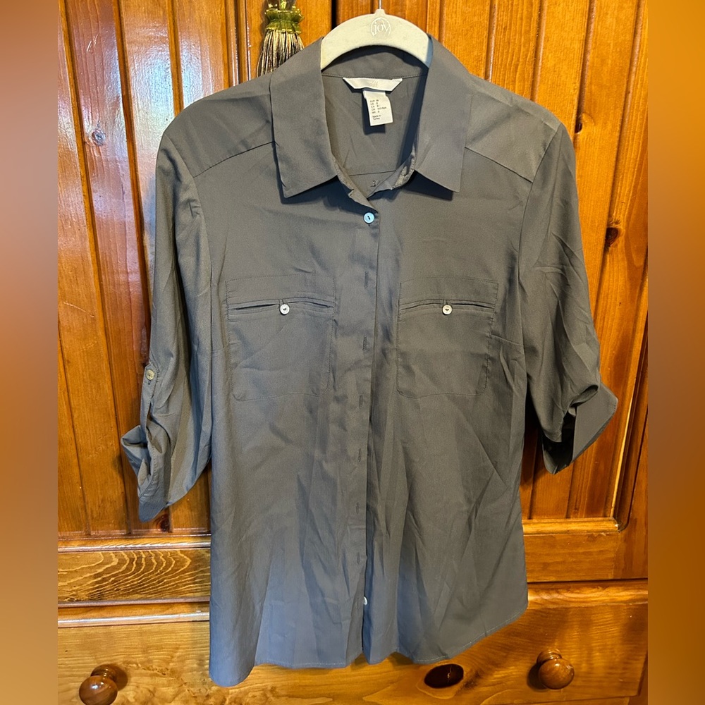 H&M Gray long sleeve women’s shirt.